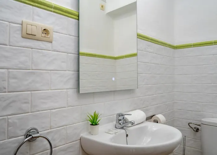 Spacious Flat In The Heart Of Ref 39 *