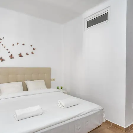 Spacious Flat In The Heart Of Ref 39 توريمولينوس